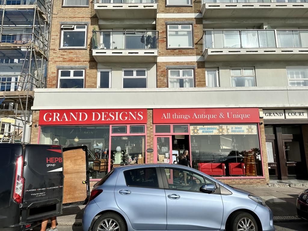 Lot: 72 - SHOP FOR INVESTMENT -